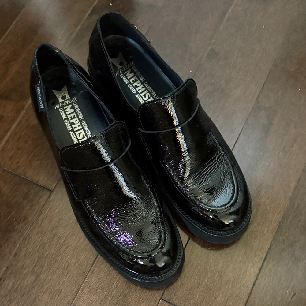 Woman’s Black Patent Leather platform Loafers - Mephisto